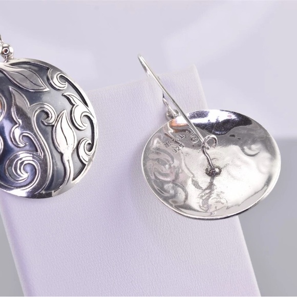 Elegant Silver Swirl Earrings - Picture 2 of 3